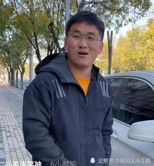 姜涛前往拜会大衣哥,刚下车就被村民围住