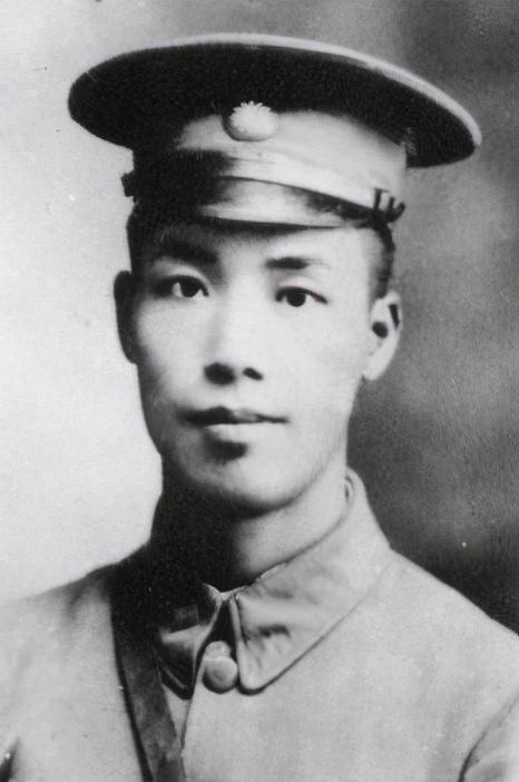 传奇名将被秘密处死,妻子苦寻一年无果,最终在荒坟地