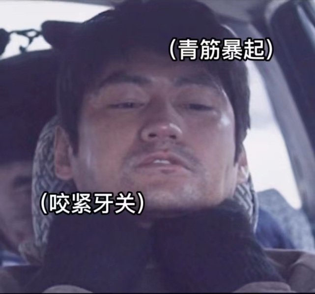十分严重,为追求真实性,他开始用手抓住绳子,身体左右晃动地开始挣扎