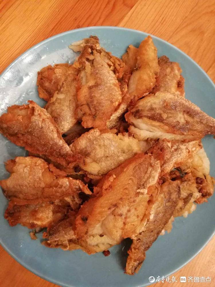 壹粉食堂|外酥肉嫩!周末给家人做道鲜美的五香炸鱼,吃着太香了