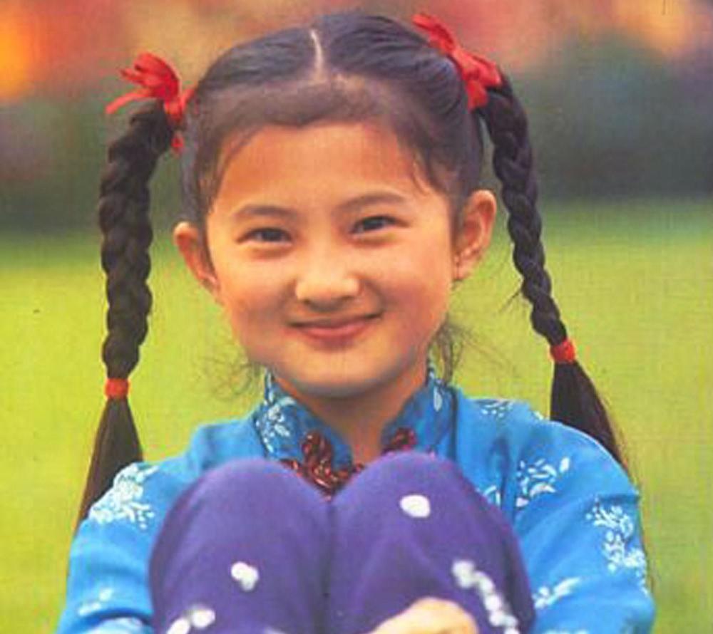 金铭:9岁成"琼瑶女郎",41岁依旧单身,她为何活得如此洒脱