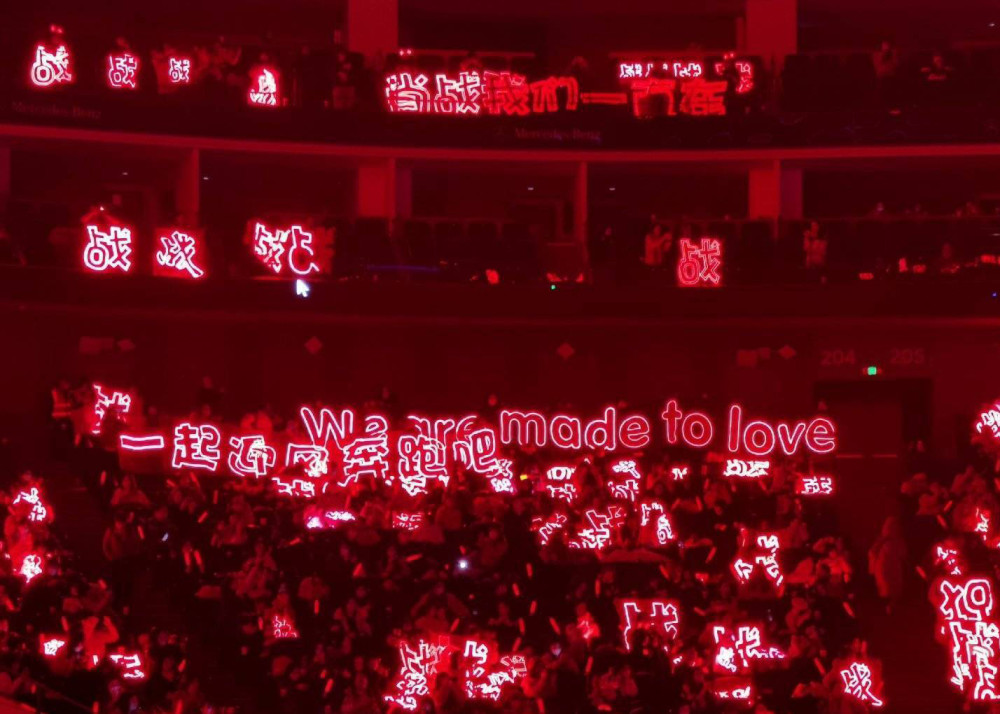 肖战红衣,不如来看看红海肖战舞台红海合集,万千光点因爱而聚!