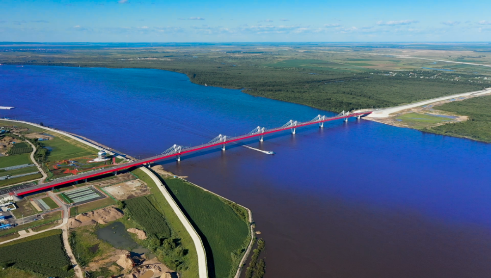 年过货能力640万吨的 中俄首座跨江公路大桥即将通车.