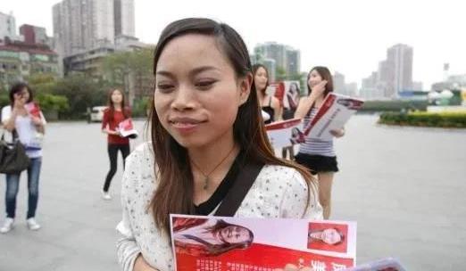 扬言"宁可死在美国也不回国"的凤姐,赴美11年后,过得