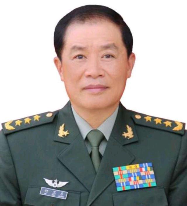 2013年7月起,何卫东任江苏省军区司令员,上海警备区司令员,上海市委