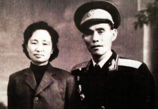 1987年韦杰因病逝世后,妻子郭毅提出唯一的请求,中央