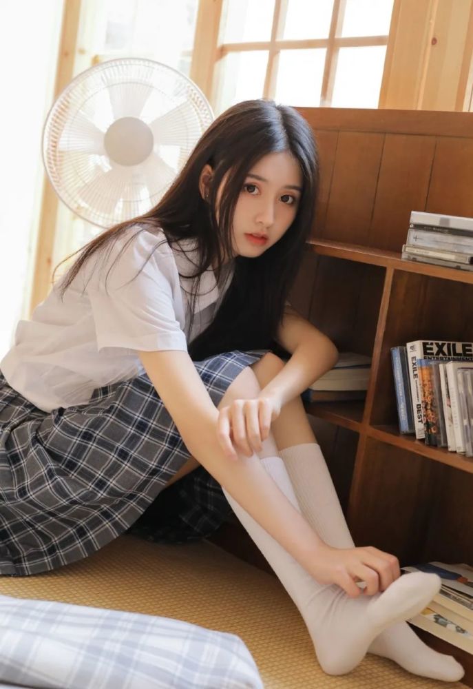 小酒窝jk制服美女,清甜美丽