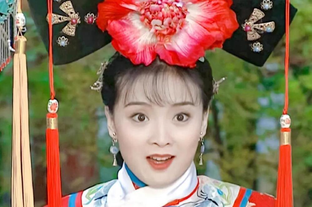 王艳 王艳在《还珠格格》中饰演的晴儿,可以说是这个系列中十分讨喜