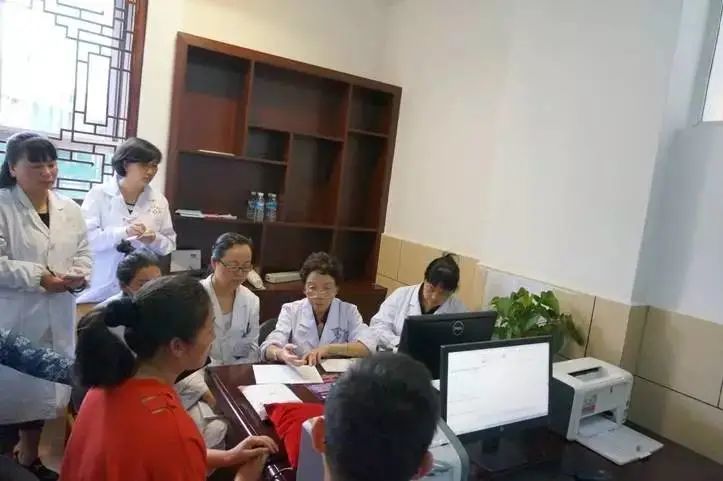 先进典型|终身教授张良英,笃定"中医路"的六十年坚守