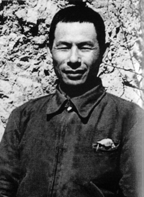 三子曾庆洋想去北京外国语学院父亲曾山当兵后要完全服从纪律
