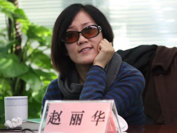 在赵丽华看来"诗人"好像是保护动物"诗歌"好像是"遗产艺术,别人都