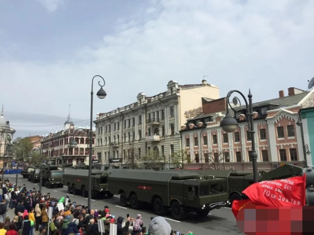 苏俄阅兵,别的地方可以不进行,在海参崴那是一定要阅兵的