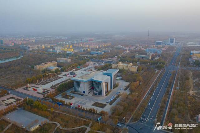 从空中看新疆生产建设兵团第三师图木舒克市的新疆屯垦历史博物馆