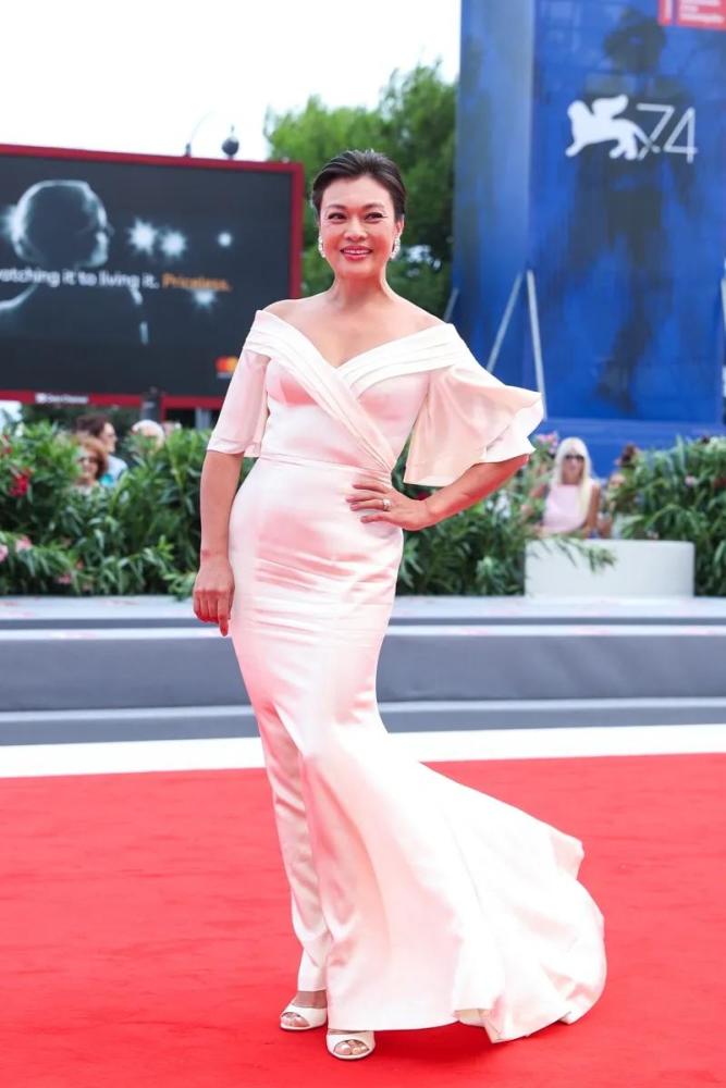 史可前夫娶了主持人李静二婚嫁给亿万富豪生两子恩爱幸福