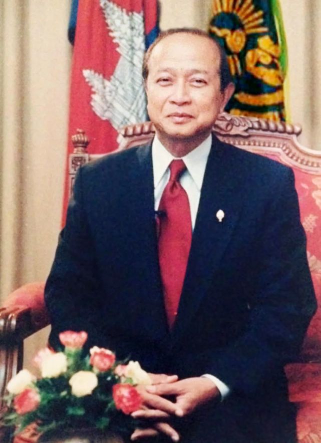 诺罗敦·拉那烈(1944～ 2021年,norodom ranariddh),柬埔寨政府第一
