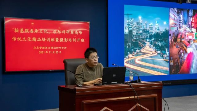 到了国家一级摄影师,天津市摄影家协会副主席齐镇宇和著名花鸟画家