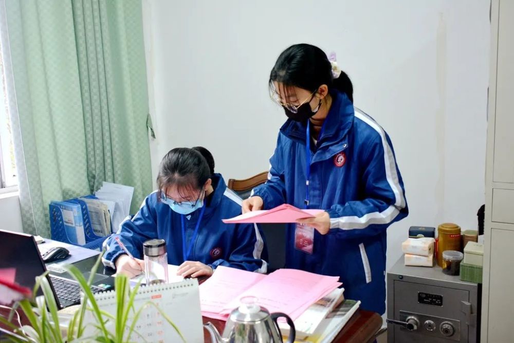 产生了新一届学生会执行委员会,刘旭康同学当选为新一届学生会主席,李