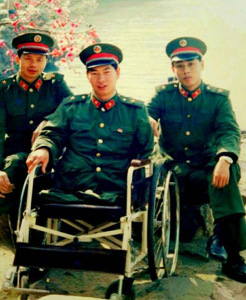真正的硬汉他为救战友失去双腿和左手7次截肢身高84厘米