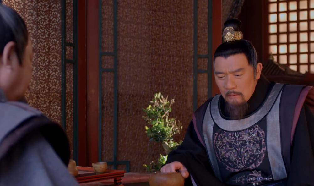 徐茂公喝醉酒,唐太宗给他披上衣服,徐茂公醒后惊呼:我