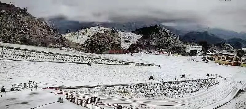 冷冷冷刚刚巴山大峡谷罗盘顶又下大雪了