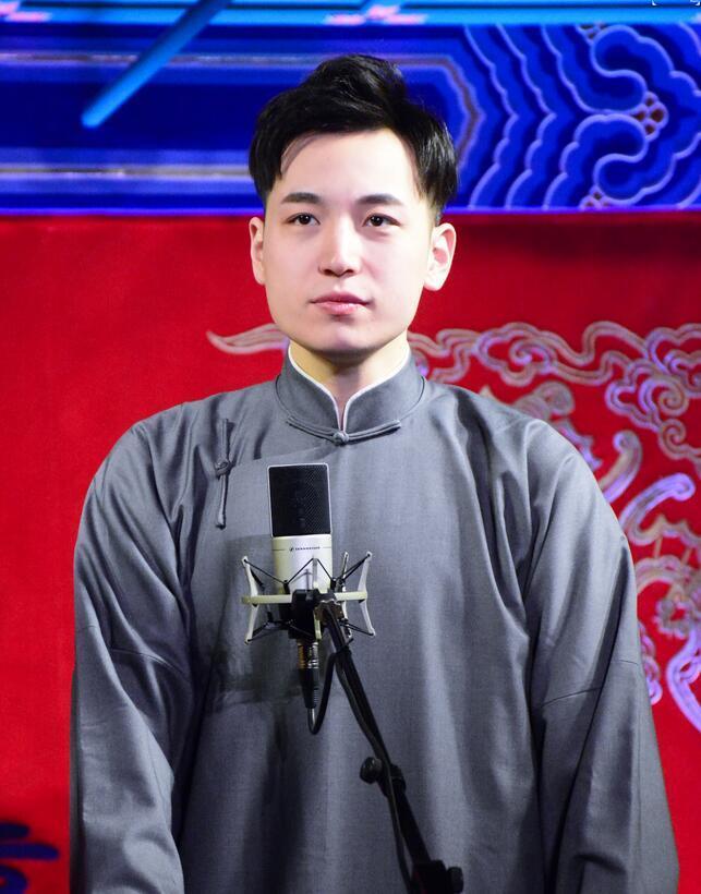 王九龙恋爱的事情在粉圈还未平息,如今又被曝随地大小便,不知道粉丝会