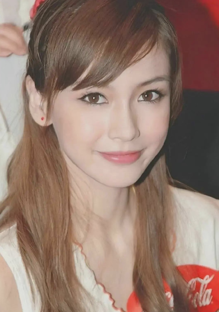不过说到angelababy,不得不提她出道时期, 甜美混血感爆棚,这才是真正
