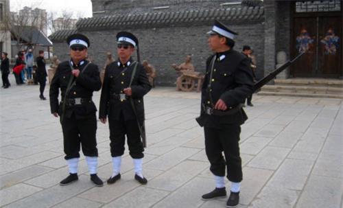 为何民国时期的警察配备的都是步枪而不是手枪原因很现实