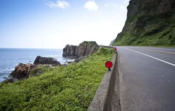 这些美到炸裂的环海公路,只想一路驾车行驶到世界尽头