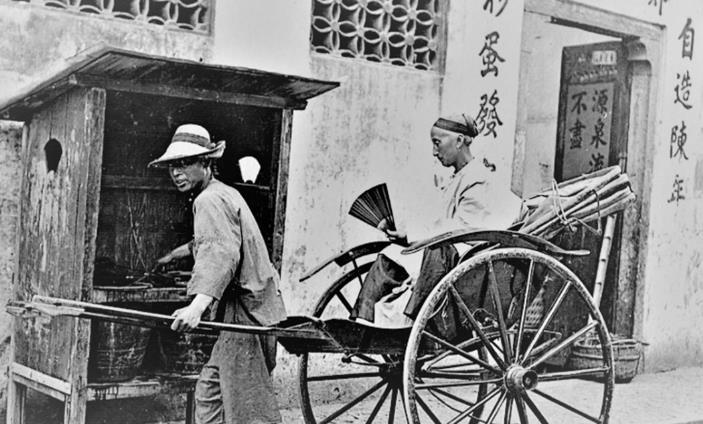 老照片:晚清时期的中国.人力车夫是清朝普遍的劳动人民.
