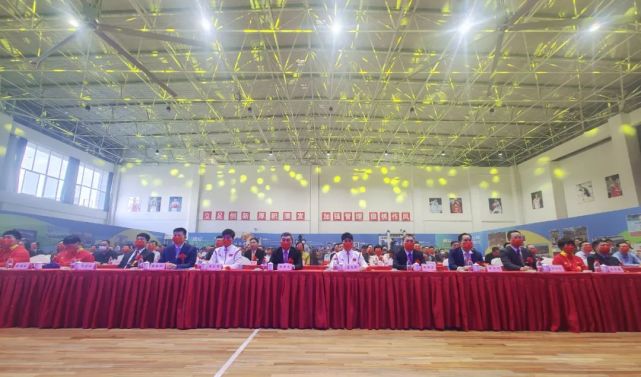 为南安市成功体育人才培养基金会及理事长黄朝阳授牌南安市委副书记