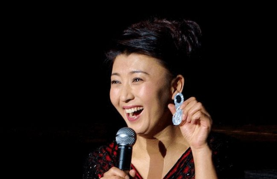 闫学晶:6次上春晚,二婚嫁富豪,45岁意外怀孕,儿女反应太意外