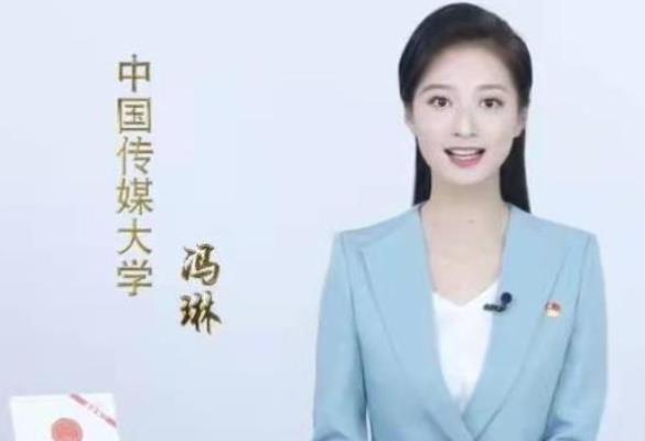 "最美"领诵员冯琳再次公开亮相,少了些许学生气,举止愈加沉稳