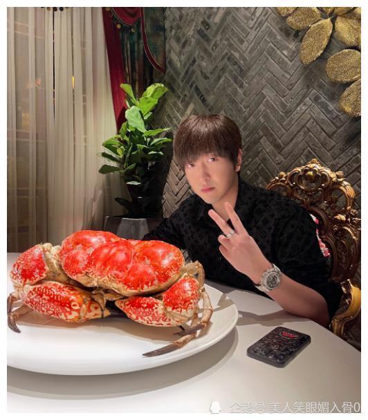 富一代mr白冰化身美食博主,透露爆红秘籍,掌握三个词就行