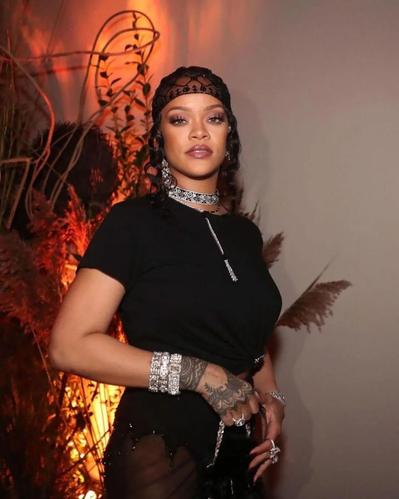 rihanna 被授予巴巴多斯至高荣誉,国家英雄!