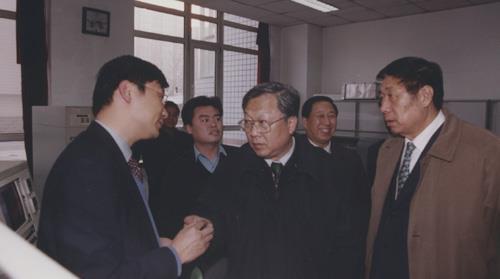 在1995年,闻世震正式成为辽宁省的省长,不久又兼任省委书记,累计主政