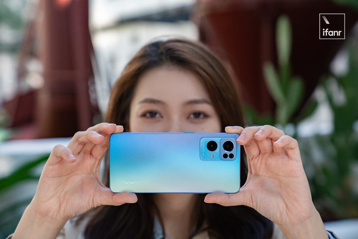 oppo reno7 pro 评测:超感光猫眼镜头会发光