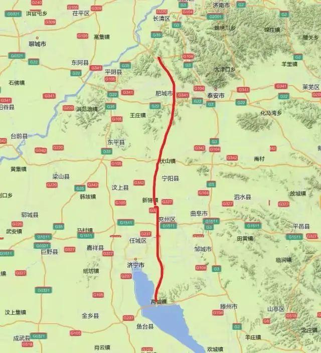 不同于济南到泰安的济泰高速线路,济微高速不仅仅经过青银高速,董梁