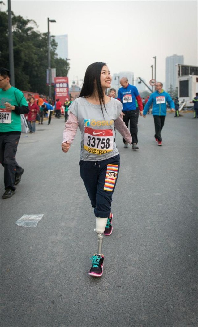 地震丧女失腿,丈夫冷漠离婚,6年后再嫁好老公,廖智:感谢苦难_腾讯网
