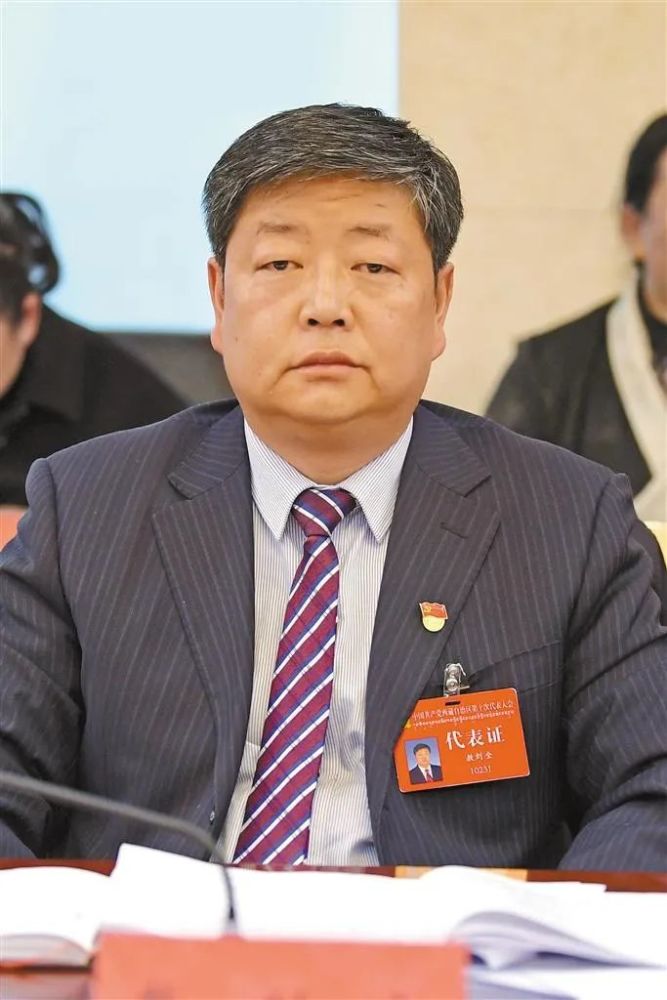 访自治区第十次党代会代表,林芝市委书记敖刘全