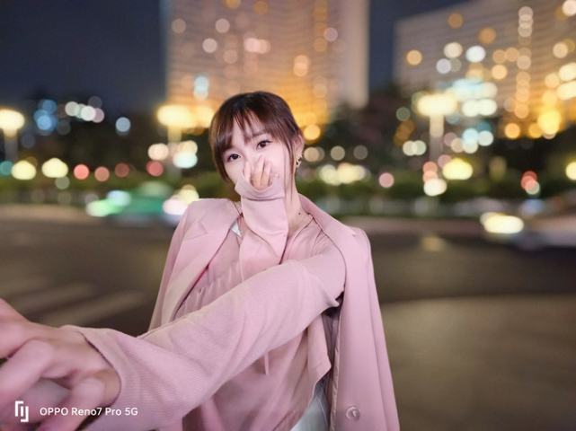 自研rgbw 超感光猫眼镜头,oppo reno7 pro无愧人像大师