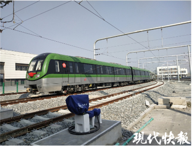 地铁7号线首列车于2021年11月26日顺利到达马家园车辆基地,为南京市