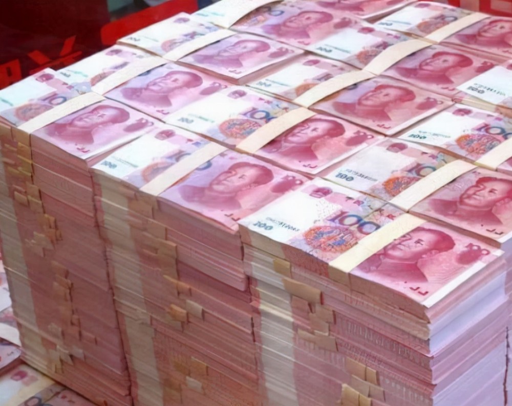 有25万现金的别乱存,银行员工透露:选对方法,年利息可达1万元