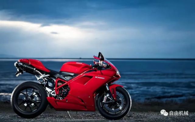 2020年,杜卡迪推出了panigale superleggera v4,在这辆车上大量使用了