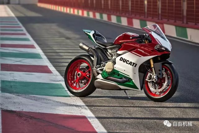 2020年,杜卡迪推出了panigale superleggera v4,在这辆车上大量使用了