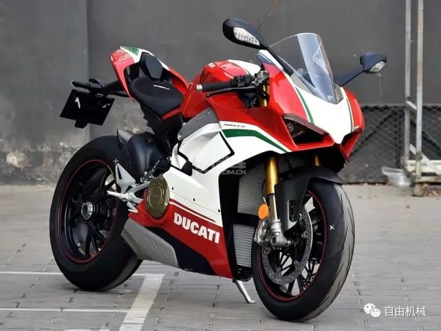 2020年,杜卡迪推出了panigale superleggera v4,在这辆车上大量使用了