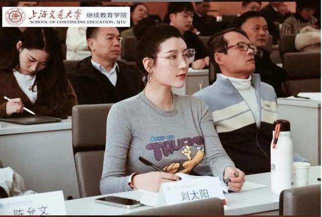 可以说,刘太阳不断内外兼修,是个优质的女神和偶像,不过或许是她平时
