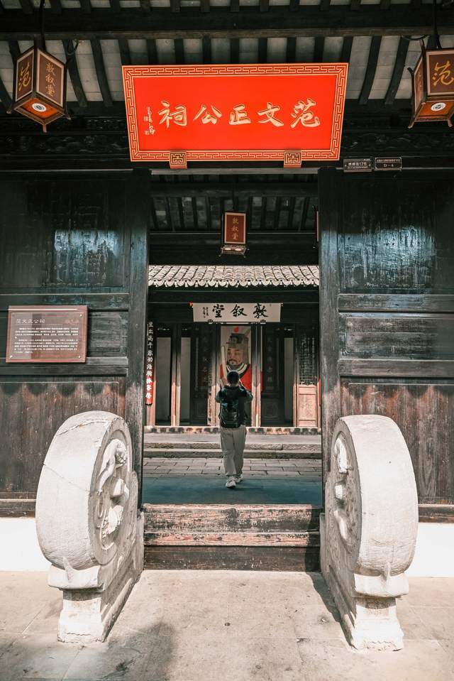 惠山古镇的范文正公祠,随处都可以看到小桥流水,值得