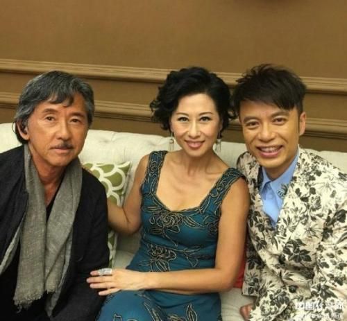 李克勤妻子迎48岁生日一个月参加12场聚会庆祝强大朋友圈曝光