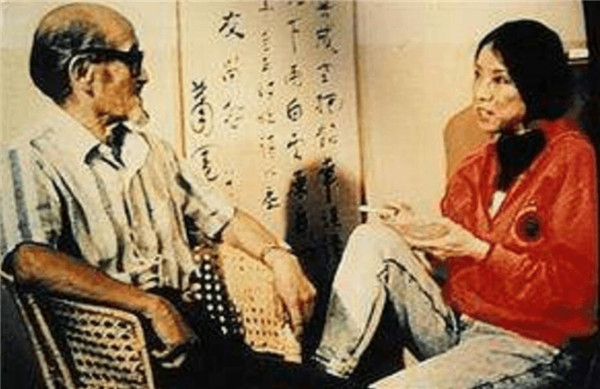 王洛宾不信妻子出轨,连夜回家见有陌生男子,妻子冷问