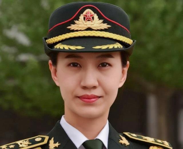6小时军姿,8斤负重训练,仪仗女兵队长程诚惊艳国人